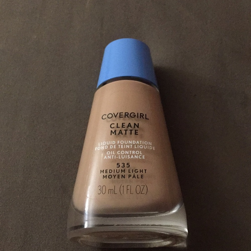 COVERGIRL Clean Matte #535 Medium Light